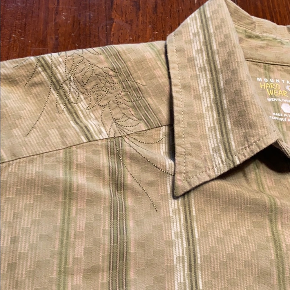 Mountain Hardwear short sleeve button up large - Picture 5 of 5